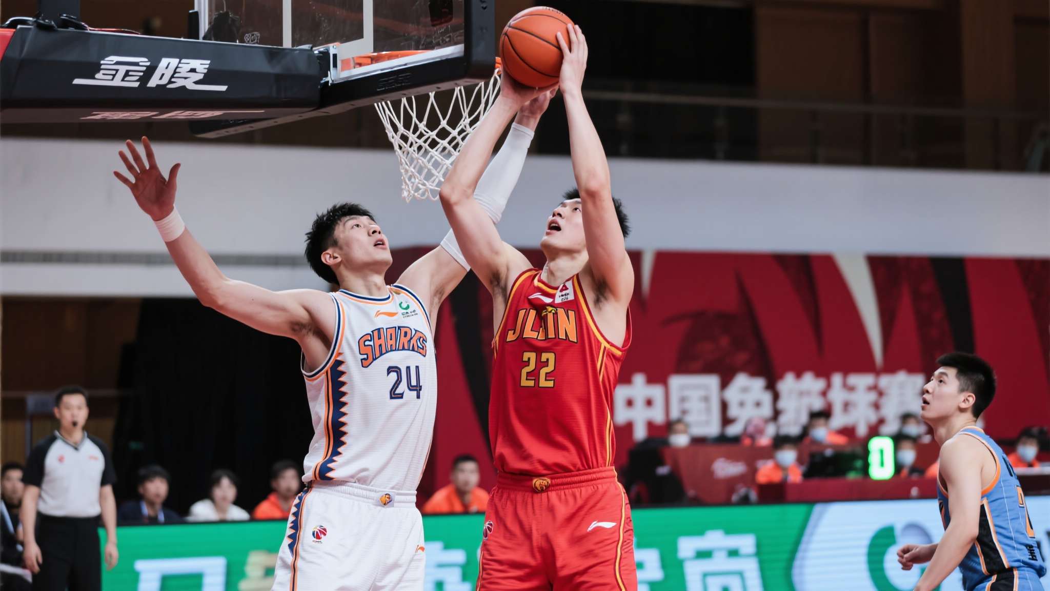 上海112-96天津 球员评价:6人优秀,2人及格,偰李永炜低迷 上海112-96天津 球员评价:6人优秀,2人及格,偰李永炜低迷